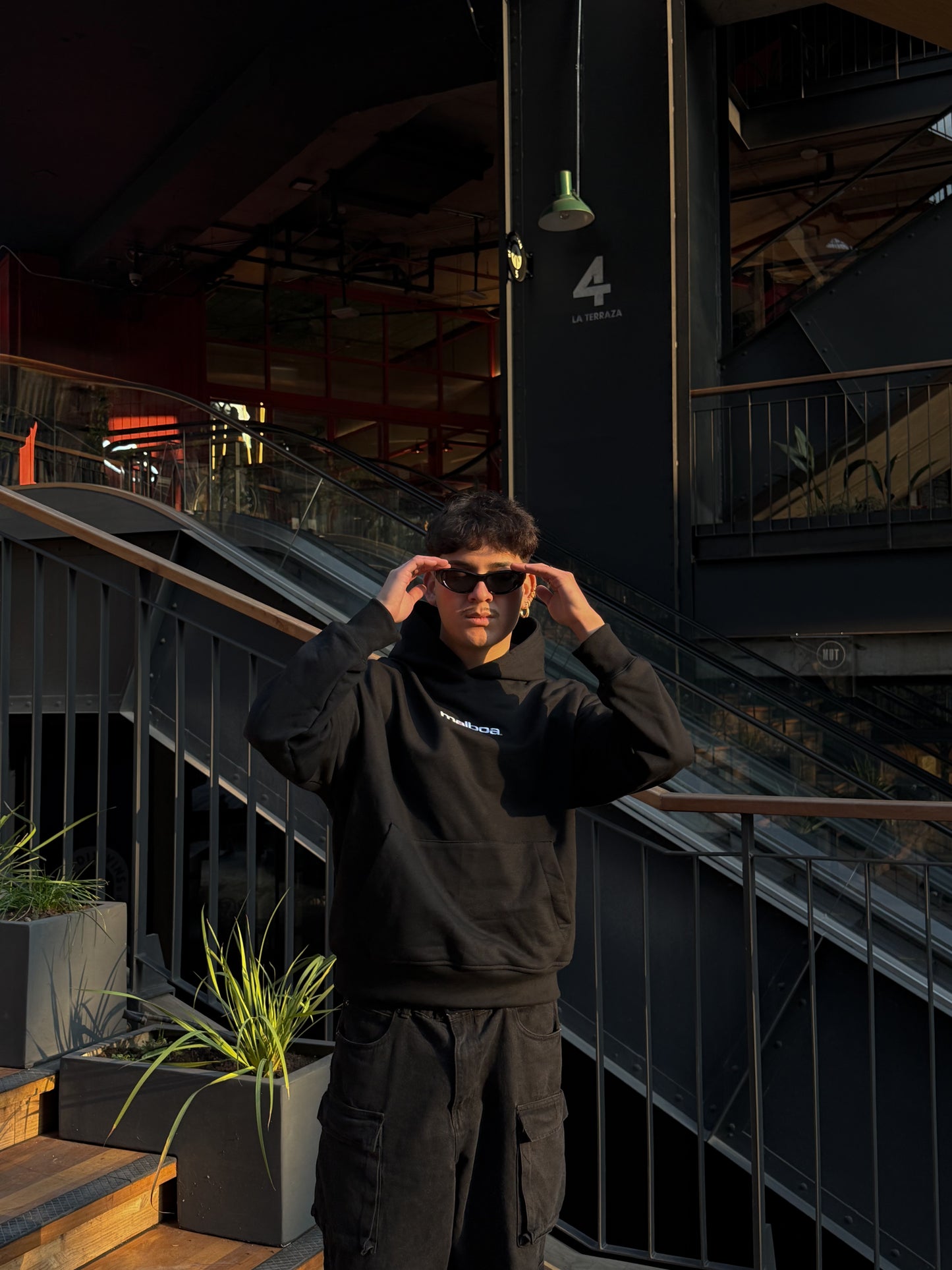 POLERON BOXY (FLOWERS) NEGRO