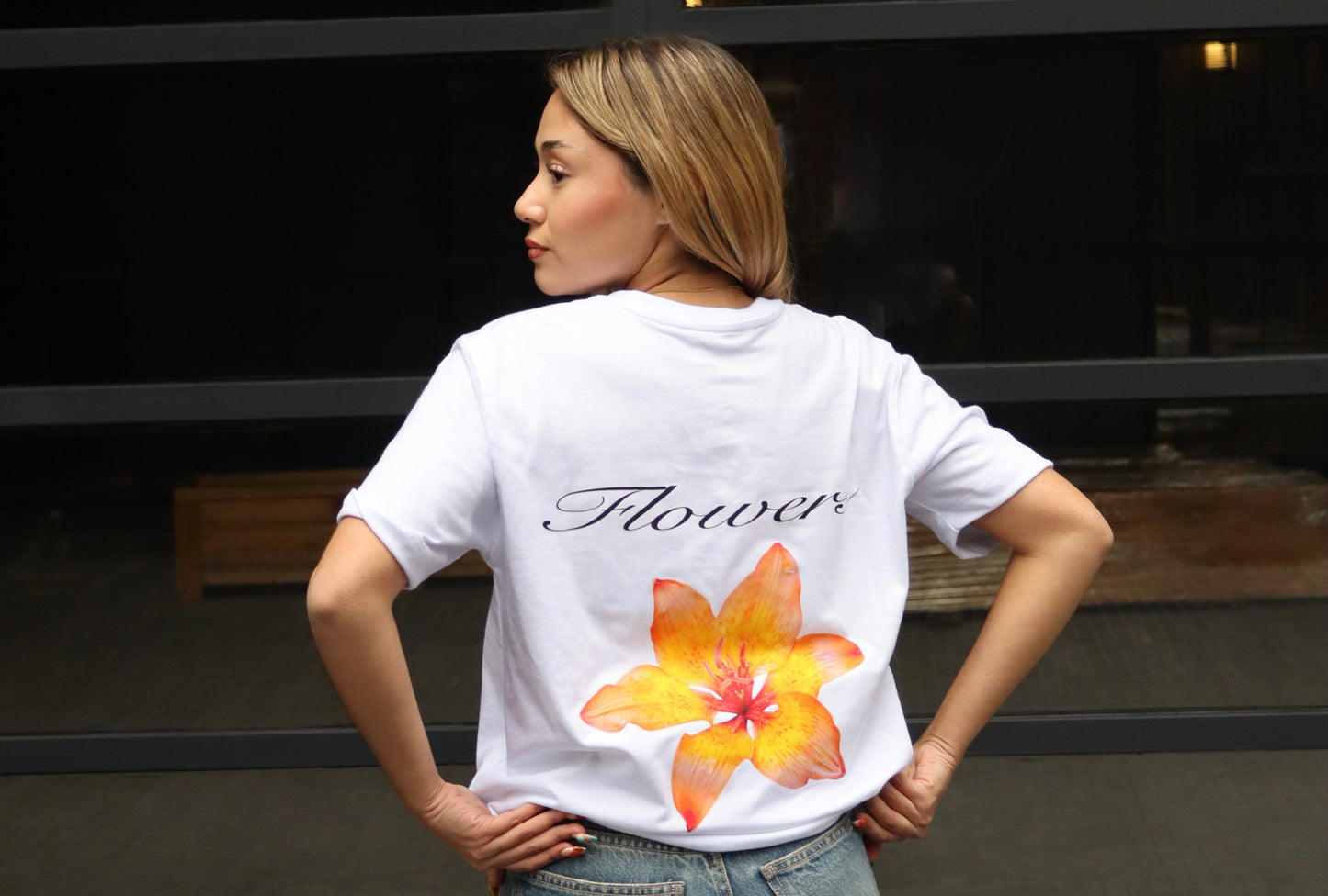 POLERA OVERSIZE "FLOWERS" BLANCA MUJER