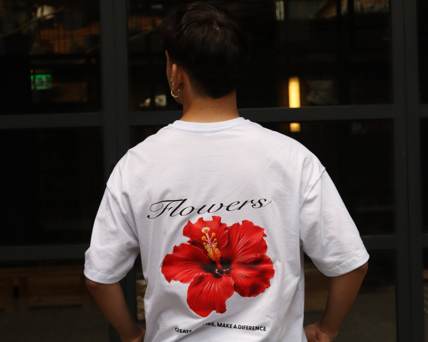 POLERA OVERSIZE "FLOWERS" BLANCA HOMBRE